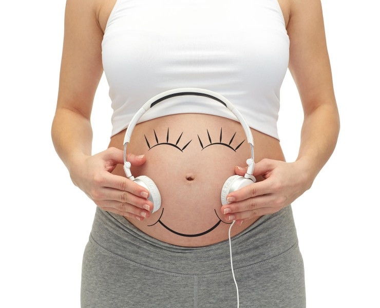 Bà bầu nghe nhạc cổ điển