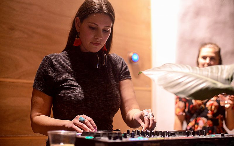 5 lời khuyên của Freesia Towle để bắt đầu chơi DJ