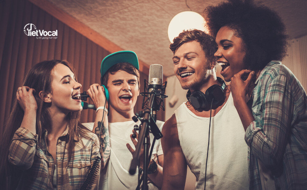 Hình ảnh minh hoạ nhóm học hát