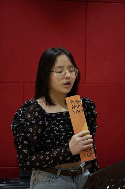 học viên học thanh nhạc tại việt thương 1