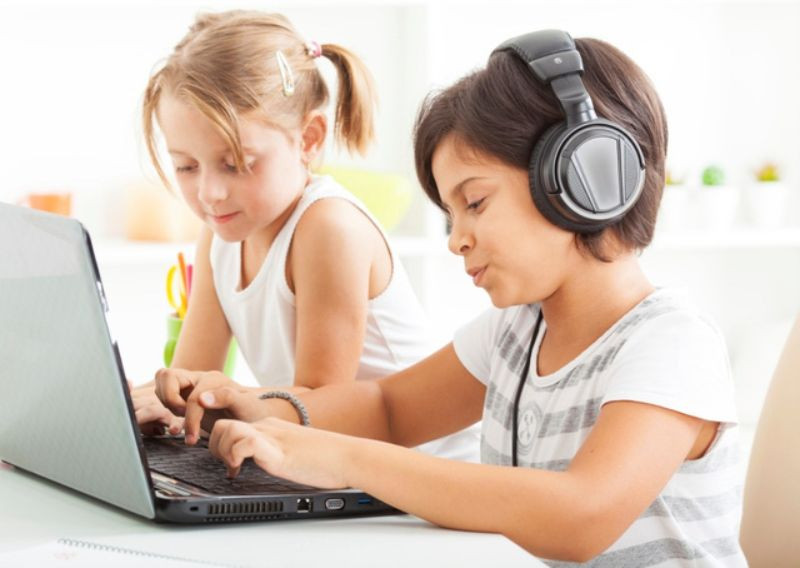 trẻ em cần âm nhạc trong những ngày buồn chán 2